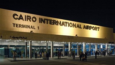 ضبط مضيف جوي حاول تهريب مستحضرات تجميل 