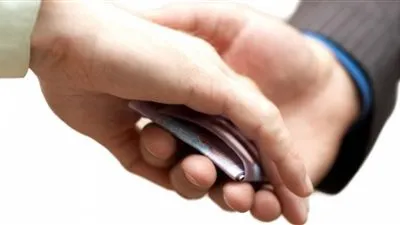 تجديد حبس رئيس جهاز الوادى الجديد وآخر فى اتهامهما بالرشوة