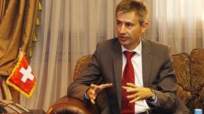 سفير سويسرا بالقاهرة: جمدنا 600 مليون دولار من أموال نظام 