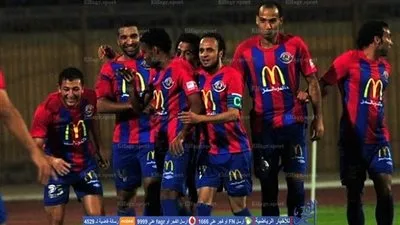 لاعبو بتروجت يتسلمون مكافآت الفوز على دجلة