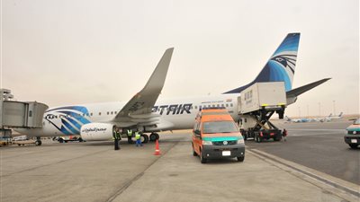 هبوط اطضراري لطائرة في مطار القاهرة بسبب وفاة أمريكي 