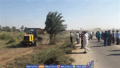 إزالة تعديات على أراضى مخصصة لبناء مدرسة ومركز شباب بالمنيا (صور)