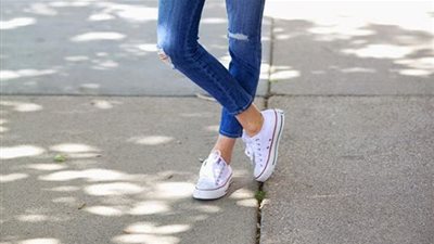 اطلالة مميزة من الكونفرس لإرتدائه مع كافة ستايلات الملابس (صور)