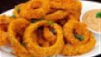 حلقات البصل المقرمشة بالجبن بطريقة سهلة وبسيطة 