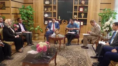 وفد ماليزي يصل جامعة المنصورة لبحث اوضاع الطلاب مع رئيس الجامعة 