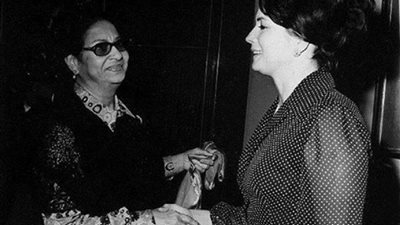 مصطفى آمين يصلح بين كوكب الشرق وسيدة مصر الأولى