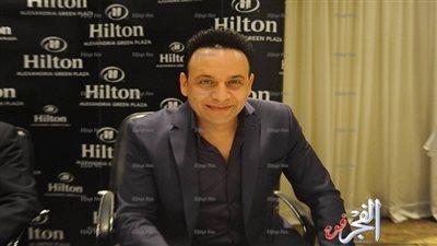 مصطفى قمر يحتفل بعيد ميلاده مع الجمهور (صورة) 