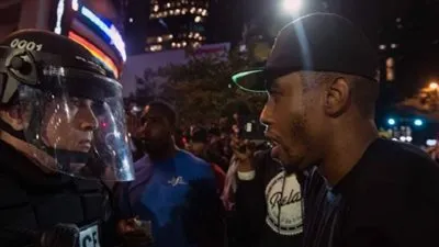 إعلان حالة الطوارئ في شارلوت الأمريكية بعد مقتل أسود على يد الشرطة