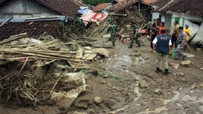 26 قتيلا و19 مفقودا جراء الفيضانات في إندونيسيا