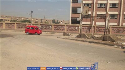 حملة بالخانكة لرفع تراكمات القمامة حول أسوار المدارس استعدادا للدراسة.. (صور) 