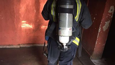 إصابة أم وأربعة أطفال في حريق منزلهم بـ