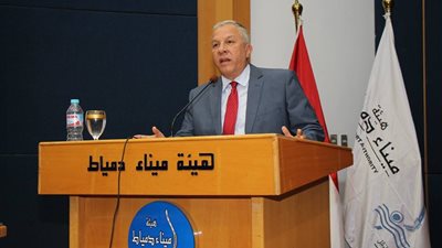 ننشر حركة تداول السفن بميناء دمياط 