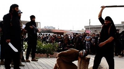 بعد قتله 6 بجهاز لحام الأكسجين.. نرصد أبشع طرق تنظيم «داعش» في الإعدام 