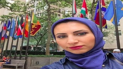 فتاة عربية محجبة تمكنت من احتلال غلاف واحدة من أهم المجلات النسائية الأميركية!