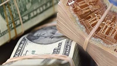 بعد توقع الرئيس بحلها في 3 أشهر .. نقدم روشتة الخبراء لحل أزمة الدولار