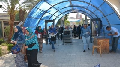 إقبالاً مكثفاً لطلاب جامعة أسيوط في اليوم الأول من بدء العام الدراسي (صور)
