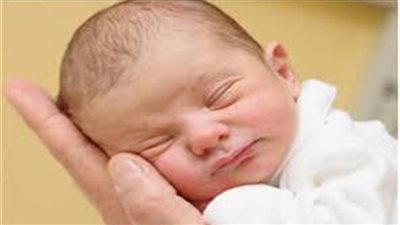 مولد طفل في حادث توفي فيه والديه