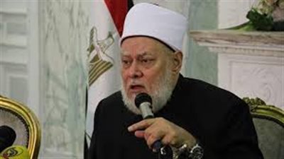 علي جمعة يوضح حكم ارتداء العدسات اللاصقة الملونة