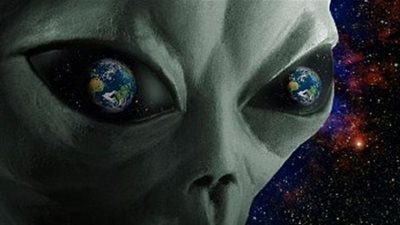 عالم فيزياء يحذر من الاتصال مع الكائنات الفضائية!