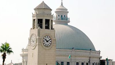 الحكومة تكشف حقيقة فصل الطلاب عن الطالبات بمدرجات جامعة القاهرة 