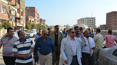 محافظ الإسماعيلية يرأس حملة مكبرة لرفع تراكمات القمامة 
