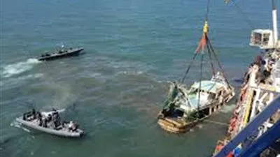 قائد السفينة التي انتشلت مركب رشيد الغارق يفجر مفاجأة صادمة