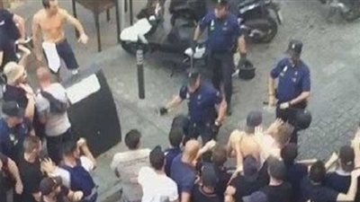 غضب في ليون بسبب تعامل الشرطة الإسبانية بقوة مفرطة مع جماهيره