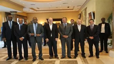 تورتة و جملة بالعربية .. فى تفاصيل زيارة رئيس الفيفا لاتحاد الكرة 