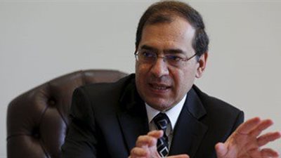 وزير البترول يعقد لقاءاً موسعا مع عاملى