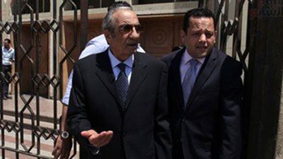 وصول زكريا عزمي وخبراء الكسب غير مشروع لمحكمة التجمع الخامس