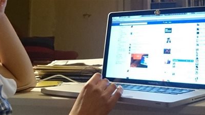 ربع سيدات العالم حزينة على فيسبوك