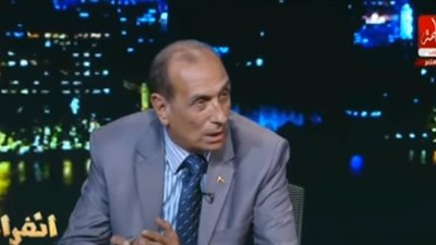 رئيس نقابة الحديد والصلب سابقا: عاطف عبيد 