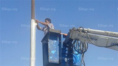تشغيل أعمدة الإنارة بطريق كفر الور بشبين القناطر للحد من الحوادث (صور)