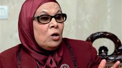 آمنة نصير تلقن 