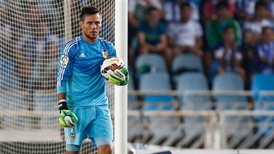 الحارس الأسطوري في إنقاذ ركلات الجزاء يتصدي لضربتين أمام أتلتيكو