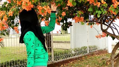 أفكار جديدة ومختلفة لارتداء السويت شيرت مع الحجاب