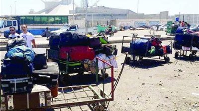 مصريون وأسرهم عالقين في ميناء سفاجا: 