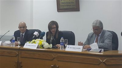 يحيى راشد يطالب بفصل السياحة عن السياسية