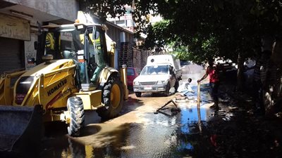 إصلاح تهشم ماسورة مياه شرب بمنطقة القبارى فى الإسكندرية