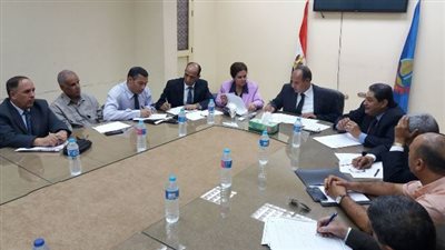 محافظ البحيرة يشدد علي توافر السلع الأساسية وضبط الأسعار بالأسواق