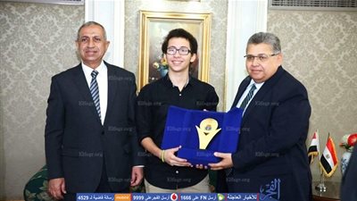 منحة دراسية من الأكاديمية البحرية للطالب العبقري محمود وائل