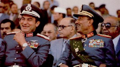 جيهان السادات تكشف عن مكان البدلة التى كان يرتديها زوجها يوم اغتياله