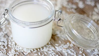   ماء الأرز لبشرة أفتح وأكثر نضارة  