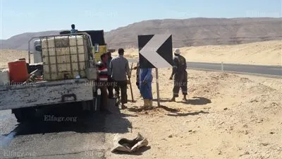 تركيب 100 علامة إرشادية في المثلث الصحراوي بالأقصر