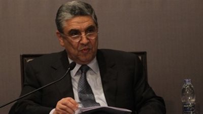 وزير الكهرباء يلتقى مسئولى 