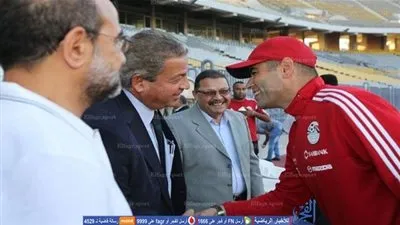 بالصور.. وزير الرياضة يزور معسكر المنتخب قبل لقاء الكونغو