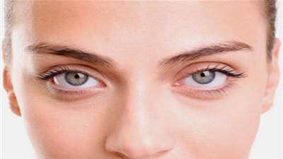 تحذير .. المأكولات الدسمة تسبب انتفاخ الجفون 