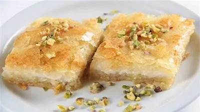 طريقة عمل صينية الكلاج بالجبنة الشهية (فيديو)