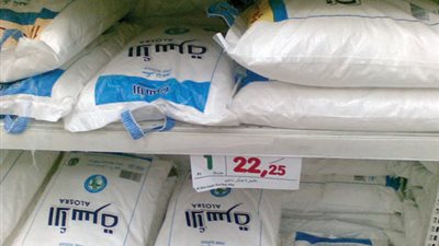 الحكومة تنفي وجود نقص في كميات السكر المطروحة بالمجمعات الاستهلاكية 