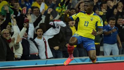 اعتقال مهاجم إيفرتون من قلب التدريبات بسبب زوجته